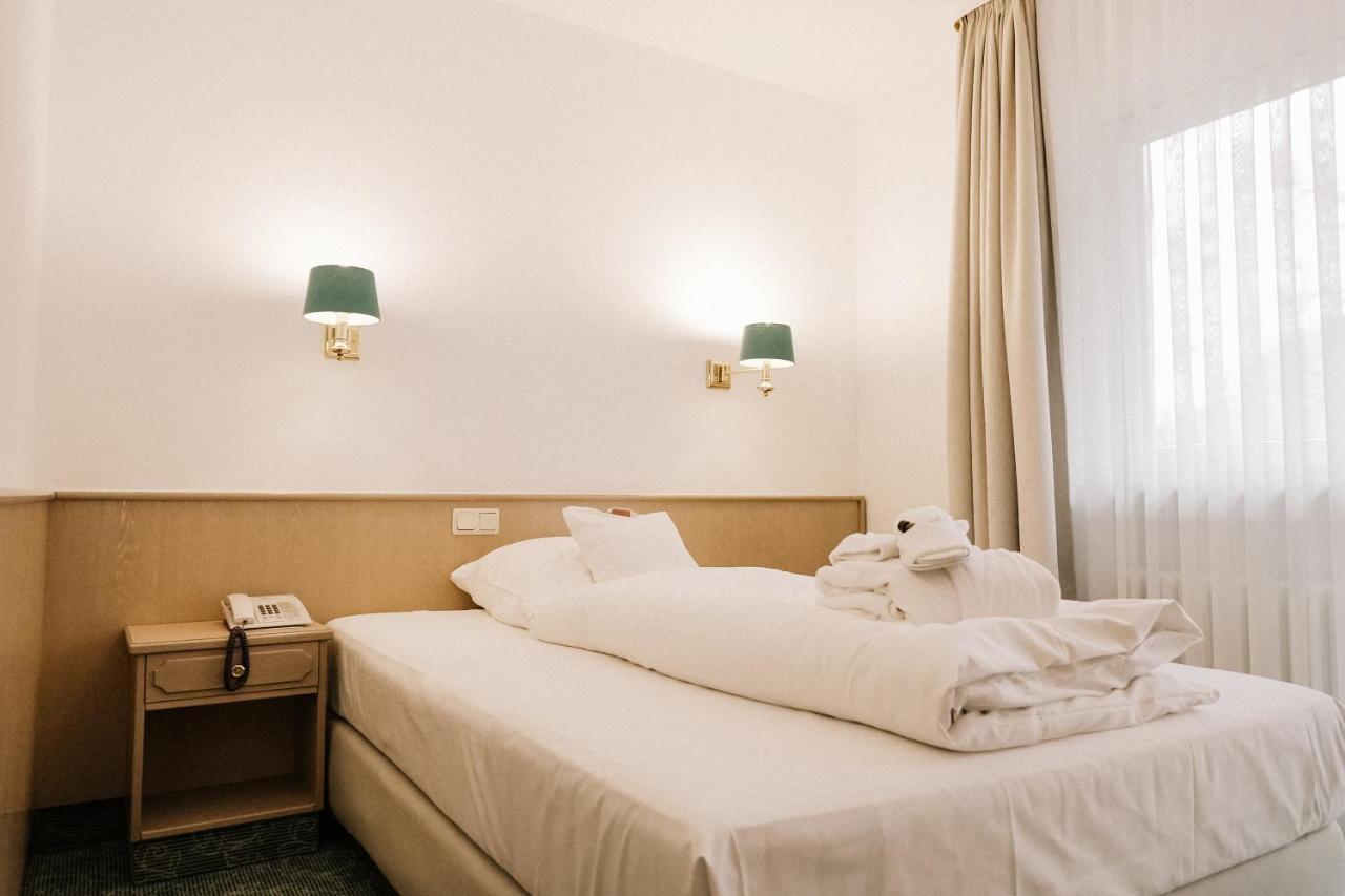 Landhotel Waldhaus Лаубах Экстерьер фото