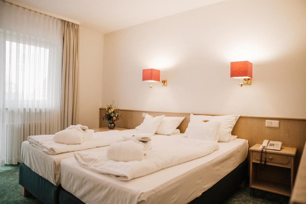 Landhotel Waldhaus Лаубах Экстерьер фото