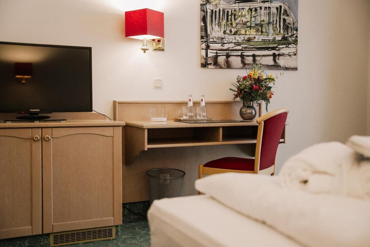 Landhotel Waldhaus Лаубах Экстерьер фото