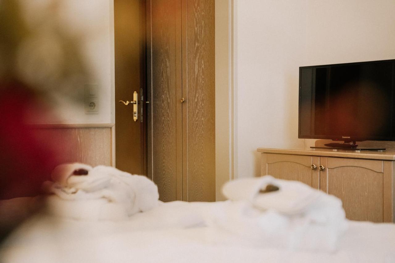 Landhotel Waldhaus Лаубах Экстерьер фото
