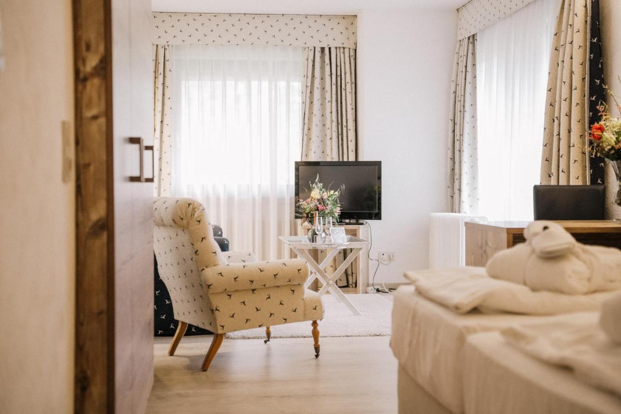 Landhotel Waldhaus Лаубах Экстерьер фото