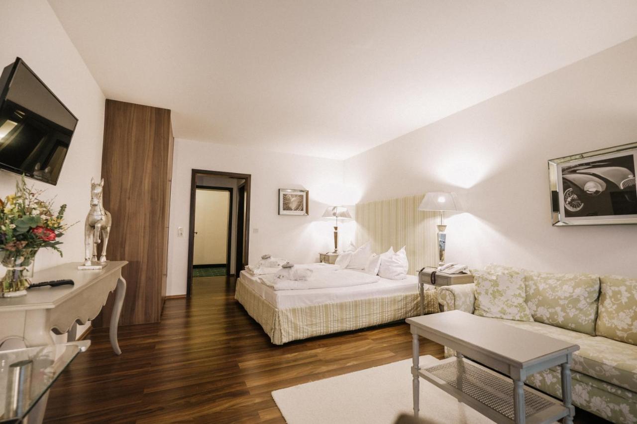Landhotel Waldhaus Лаубах Экстерьер фото